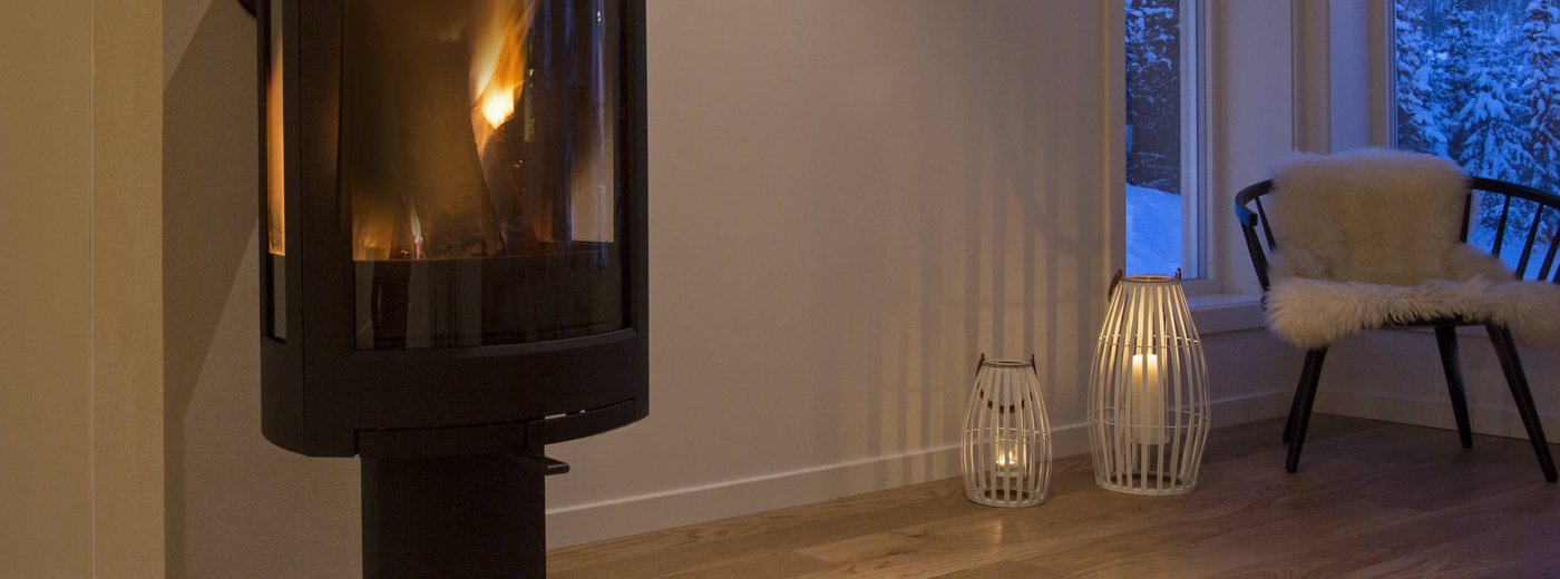Jøtul F 373 Advance with soot on the fireplace glass
